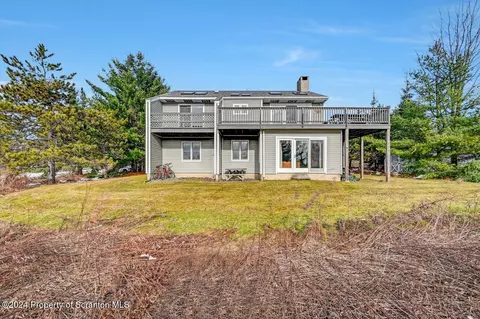 324 Meadow Dr, Union Dale, PA 18470