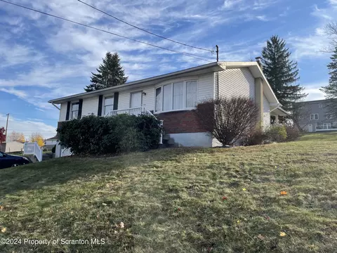 828 South St, Avoca, PA 18641