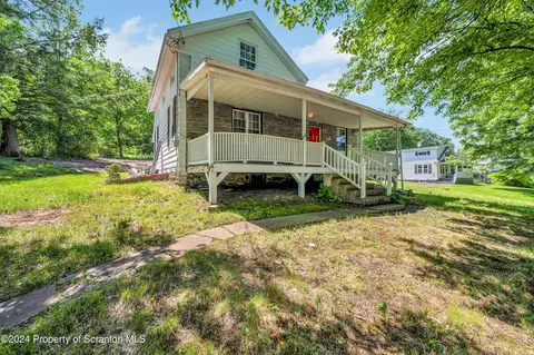 483 N Main St, Moscow, PA 18444
