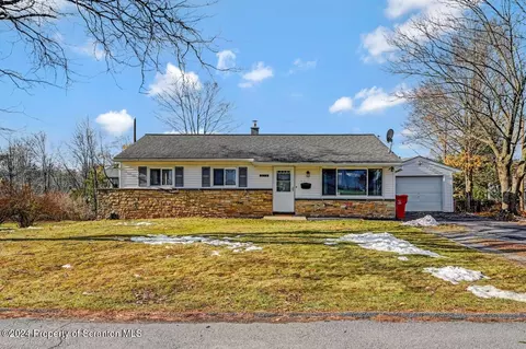 215 Grayson Dr, Clarks Green, PA 18411