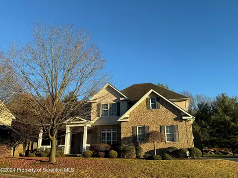 23 Oneill Dr, Moosic, PA 18507