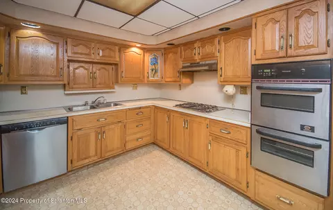 Kitchen - 225 E Mountain Rd, Scranton, PA 18505 photo 2 of 5