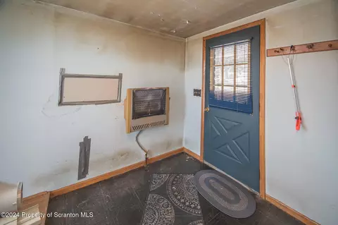 Entry Way - 225 E Mountain Rd, Scranton, PA 18505 photo 1 of 4