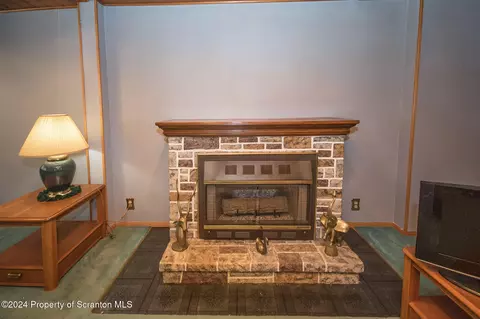 Living - 225 E Mountain Rd, Scranton, PA 18505 photo 1 of 3