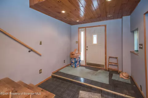Entry Way - 225 E Mountain Rd, Scranton, PA 18505 photo 3 of 4