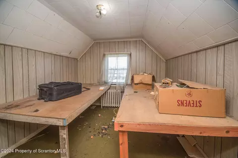 Bedroom - 225 E Mountain Rd, Scranton, PA 18505 photo 5 of 6
