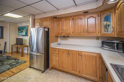 Kitchen - 225 E Mountain Rd, Scranton, PA 18505 photo 3 of 5