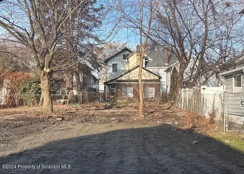 846 Mccormick Ct, Scranton, PA 18509