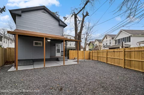 15 Magnolia Ave, Wilkes-barre, PA 18702