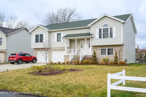 924 Katherine Dr, Jessup, PA 18434