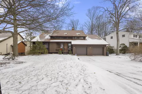 610 Carnation Dr, Clarks Summit, PA 18411