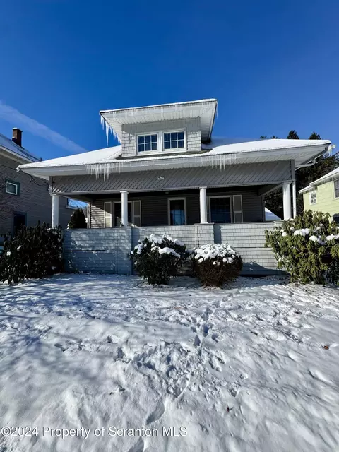 135 Center St, Waymart, PA 18472