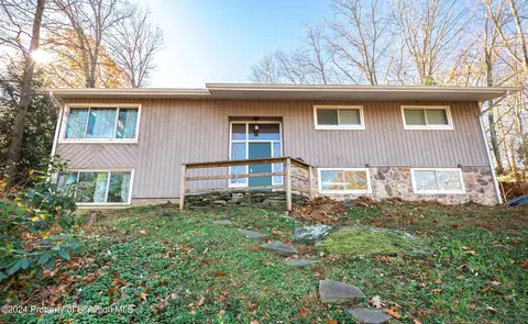 709 Lilac Ln, Clarks Summit, PA 18411
