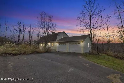 1752 Owego Turnpike Tpke, Honesdale, PA 18431