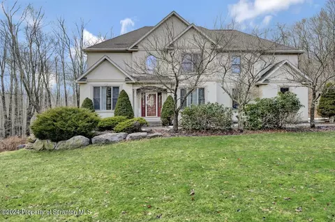 54 Pinewood Dr, Covington Twp, PA 18424