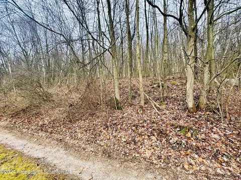 Hon Lane, Lake Winola, PA 18625