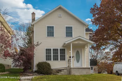 206 4th Street St, Blakely, PA 18447