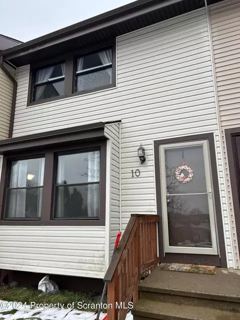 10 Hunts Ct, South Abington, PA 18411