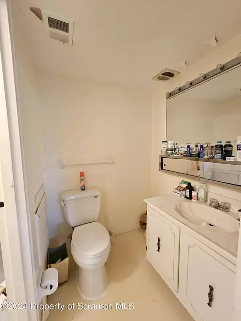1210 Summit Pointe Dr, Scranton, PA 18508 photo 7