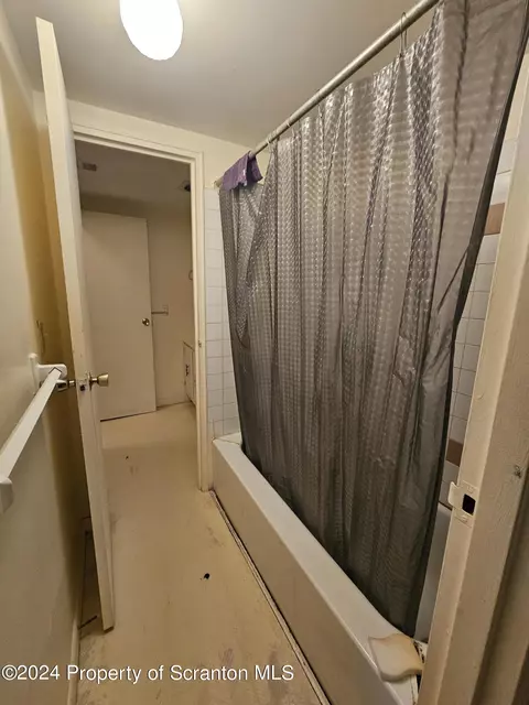 1210 Summit Pointe Dr, Scranton, PA 18508 photo 8