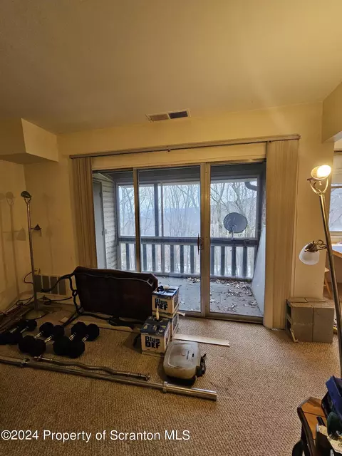 1210 Summit Pointe Dr, Scranton, PA 18508 photo 11