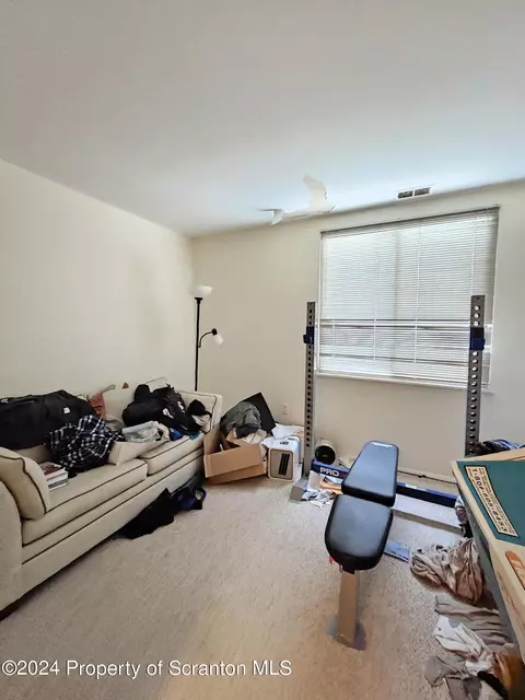 1210 Summit Pointe Dr, Scranton, PA 18508 photo 4