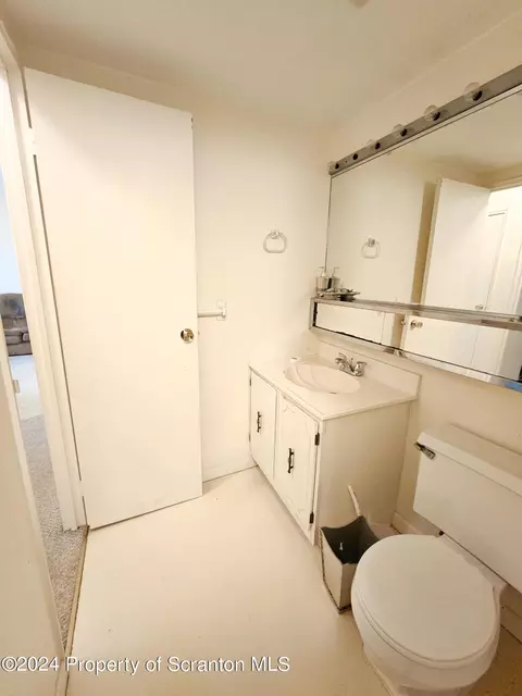 1210 Summit Pointe Dr, Scranton, PA 18508 photo 9