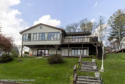 117 Halfway Ln, Lake Winola, PA 18625