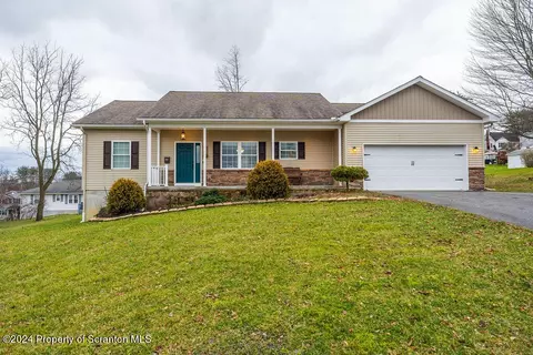 48 Garbutt Ave, Dallas, PA 18612