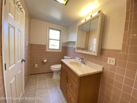 Bath - 1835 Cusick Ave, Scranton, PA 18508 photo 7 of 7