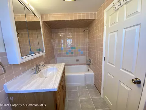 Bath - 1835 Cusick Ave, Scranton, PA 18508 photo 6 of 7
