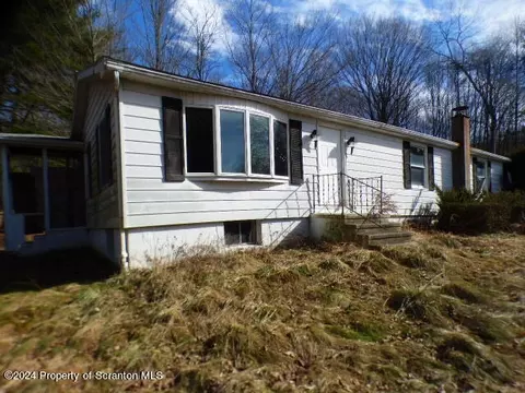 112 Huffsmith Ln, Nicholson, PA 18446