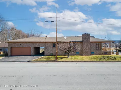 99 Electric St, Peckville, PA 18452