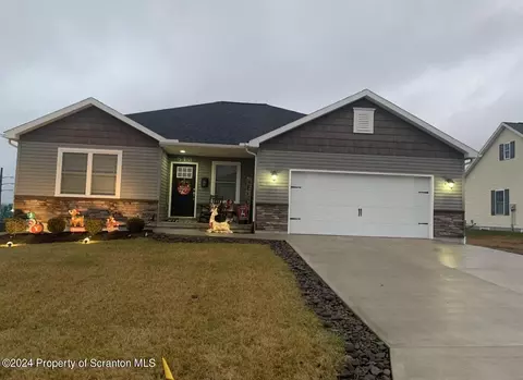 613 E Swinick Dr, Dunmore, PA 18512
