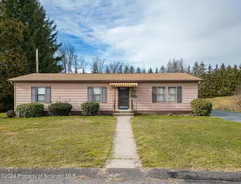815 Hill St, Throop, PA 18512