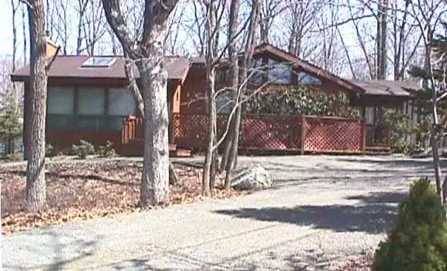  114 Surrey Dr, Hawley, PA 18428 photo 1