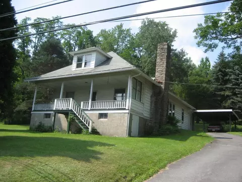 33 E Sterling Rd, Newfoundland, PA 18445 photo 1