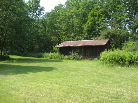33 E Sterling Rd, Newfoundland, PA 18445 photo 2