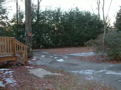 109 Rustic Rd, Greentown, PA 18426 photo 2