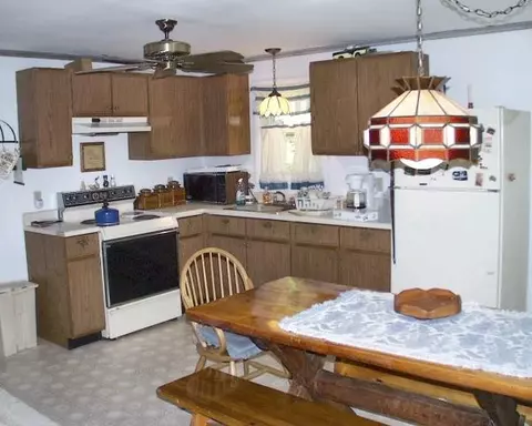 114 E Shore Dr, Dingmans Ferry, PA 18328 photo 4