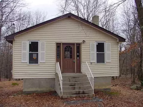 25 Pipher Rd, Bushkill, PA 18324 photo 1