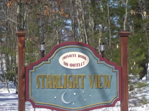 11 Milky Way, Hawley, PA 18428