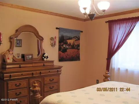 102 Westfall Dr, Dingmans Ferry, PA 18328 photo 10