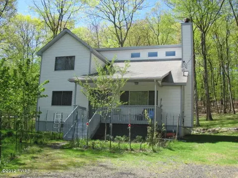 102 Westfall Dr, Dingmans Ferry, PA 18328 photo 3