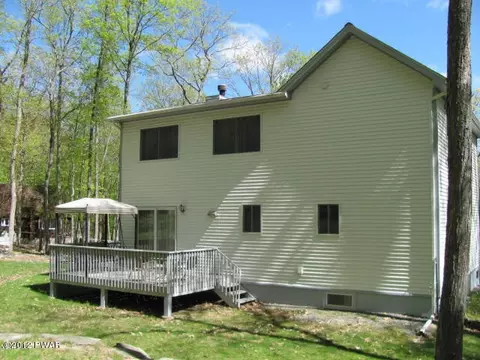 102 Westfall Dr, Dingmans Ferry, PA 18328 photo 4