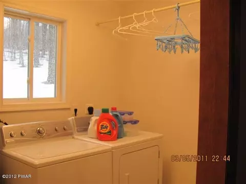 102 Westfall Dr, Dingmans Ferry, PA 18328 photo 12