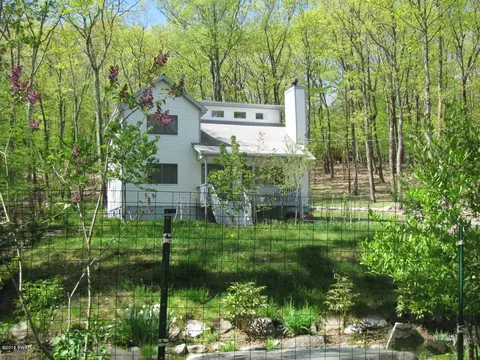 102 Westfall Dr, Dingmans Ferry, PA 18328 photo 1