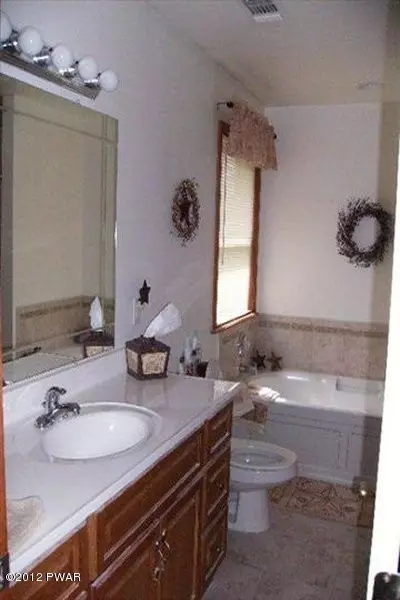 2217 Eagle Path, Bushkill, PA 18324 photo 12