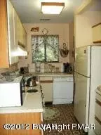 223 Sterling Ct, Bushkill, PA 18324 photo 2