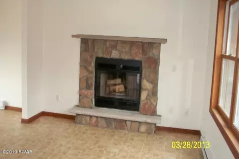127 Dover Dr, Bushkill, PA 18324 photo 2